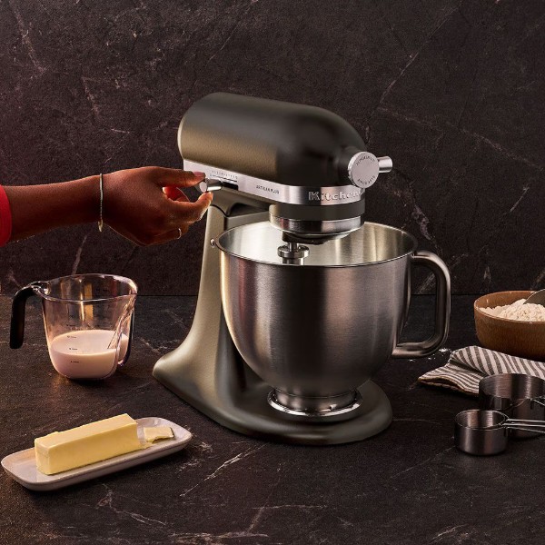 Фото - Планетарный миксер KitchenAid Artisan Plus 4.7 л (5KSM50PKVEIO)